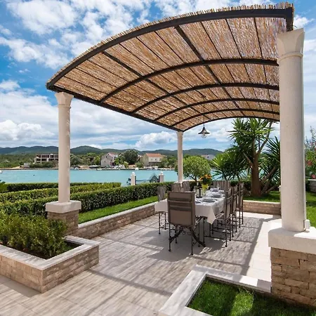 Ferienhaus Mit Privatpool Fuer 8 Personen Ca 135 Qm In Loviste, Dalmatien Sueddalmatien * 로비스테