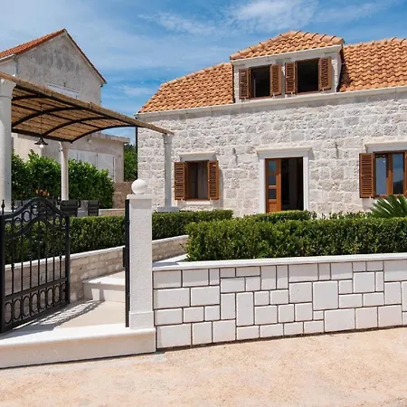 펜션 Ferienhaus Mit Privatpool Fuer 8 Personen Ca 135 Qm In Loviste, Dalmatien Sueddalmatien *