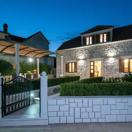 펜션 Ferienhaus Mit Privatpool Fuer 8 Personen Ca 135 Qm In Loviste, Dalmatien Sueddalmatien 로비스테