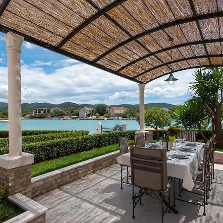 Ferienhaus Mit Privatpool Fuer 8 Personen Ca 135 Qm In Loviste, Dalmatien Sueddalmatien *