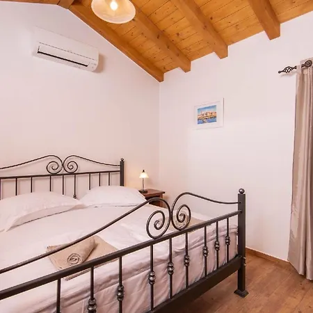 Ferienhaus Mit Privatpool Fuer 8 Personen Ca 135 Qm In Loviste, Dalmatien Sueddalmatien Holiday home Loviste