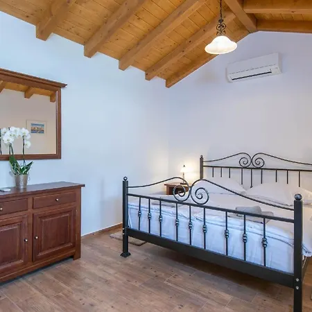 Holiday home Ferienhaus Mit Privatpool Fuer 8 Personen Ca 135 Qm In Loviste, Dalmatien Sueddalmatien