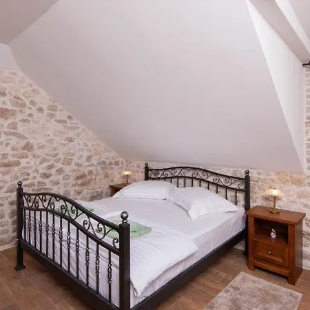 Ferienhaus Mit Privatpool Fuer 8 Personen Ca 135 Qm In Loviste, Dalmatien Sueddalmatien Holiday home