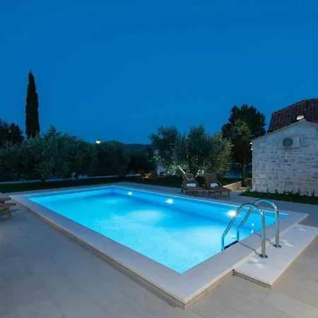 Ferienhaus Mit Privatpool Fuer 8 Personen Ca 135 Qm In Loviste, Dalmatien Sueddalmatien Holiday home